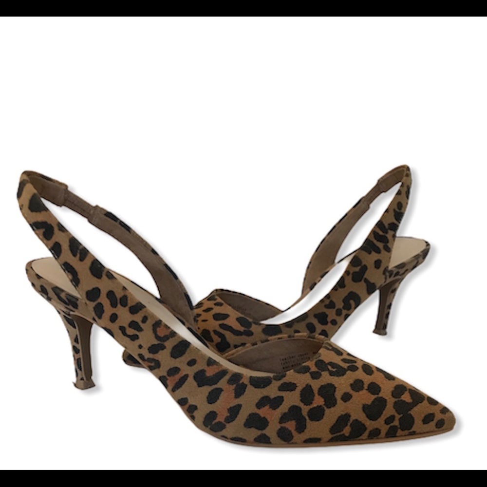 Get the Leopard trend at a great price. Seychelles leopard suede pumps size 7